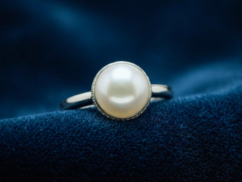 How to Wear Pearl